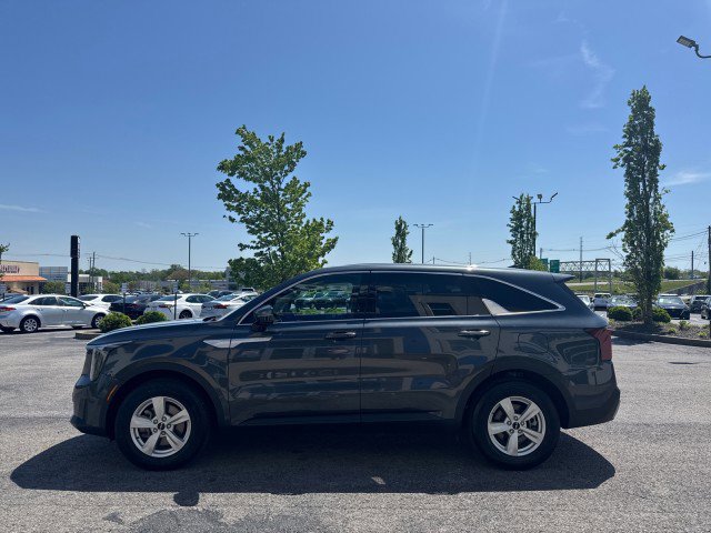 Used 2024 Kia Sorento LX FWD image 14
