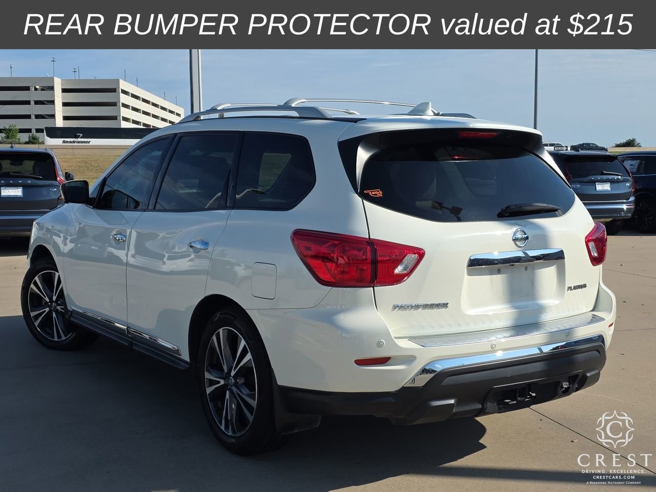 Used 2020 Nissan Pathfinder Platinum FWD image 3