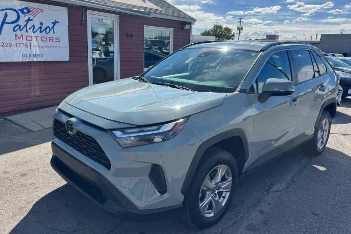 Used 2023 Toyota RAV4 XLE image 1