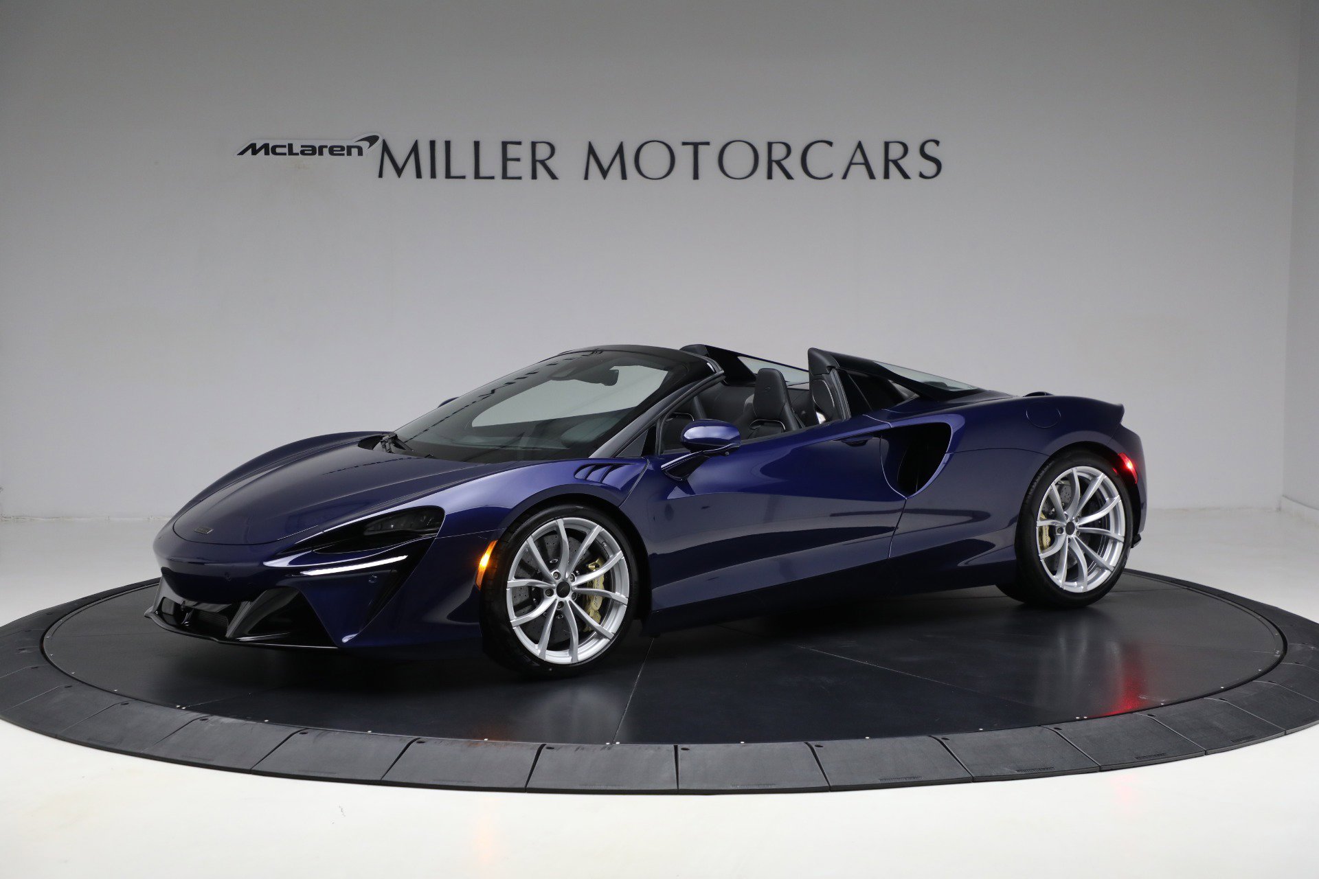 New 2025 McLaren Artura TechLux image 2