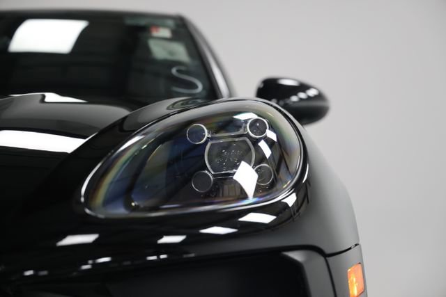 Used 2020 Porsche Macan AWD/4WD image 3