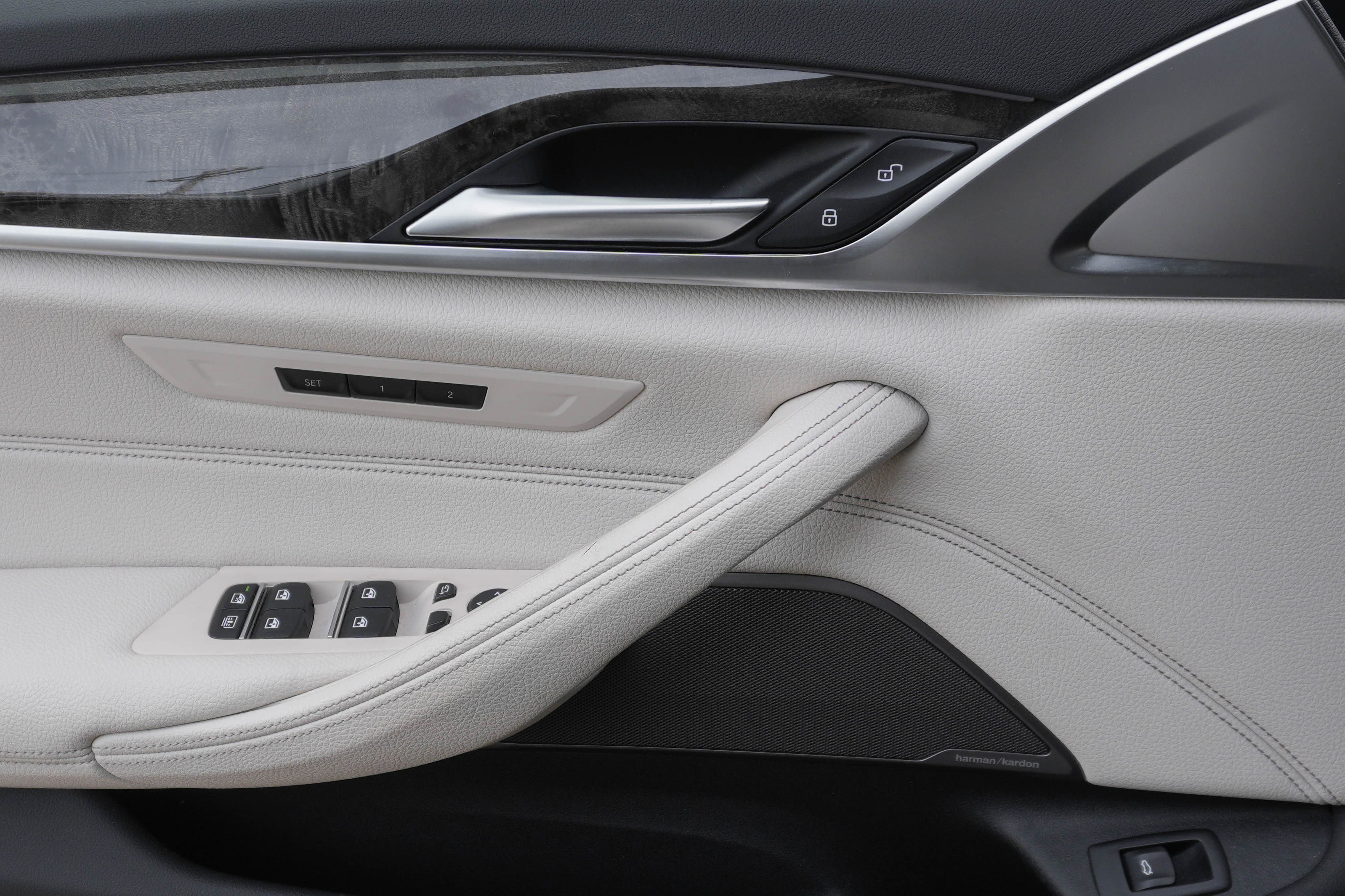 Used 2023 BMW 540i w/ Executive Package image 16