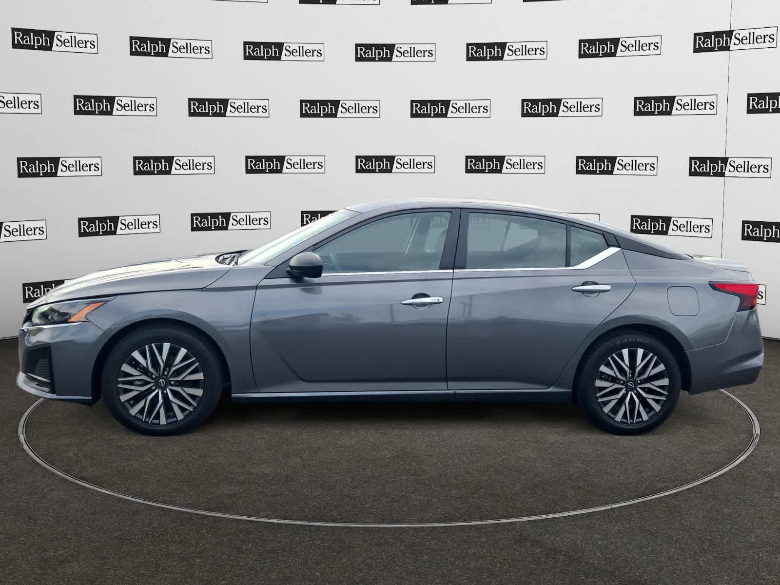 Used 2025 Nissan Altima 2.5 SV FWD image 3