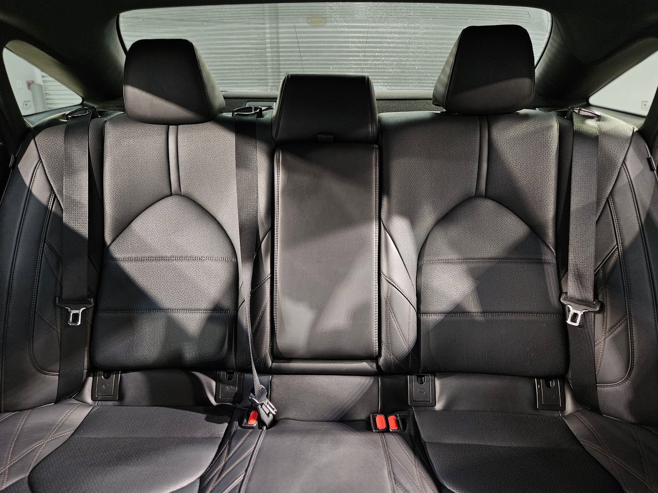 Used 2022 Toyota Avalon Limited image 13