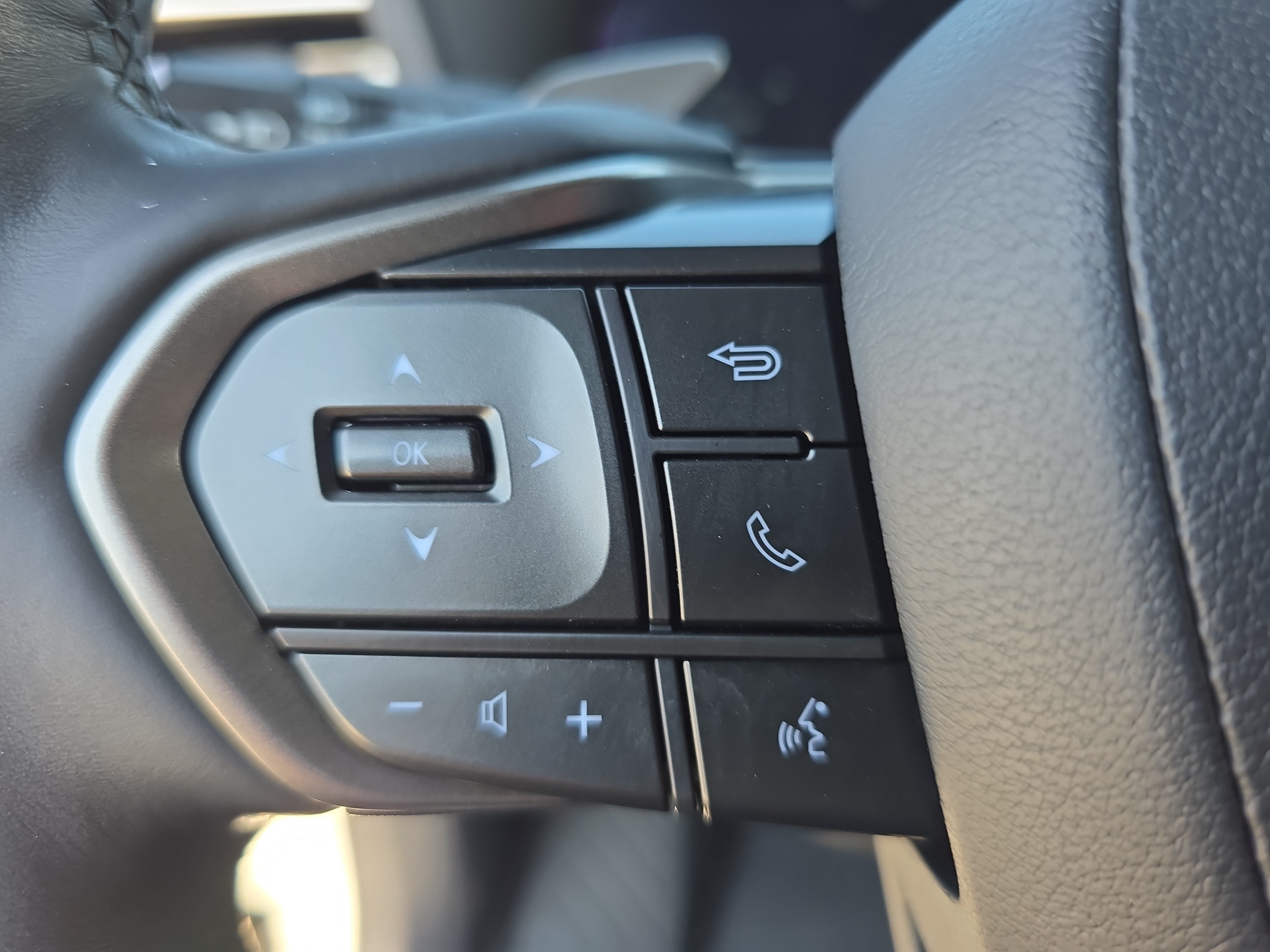 Used 2024 Lexus GX 550 w/ Accessory Package (Z1) AWD/4WD image 18