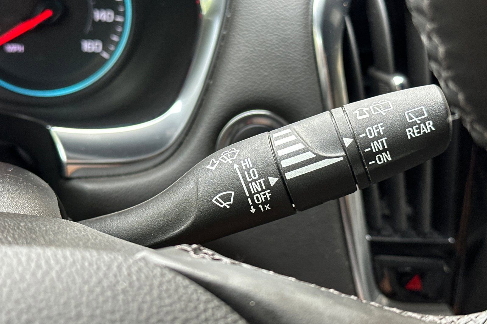 Used 2023 Chevrolet Traverse LT image 38