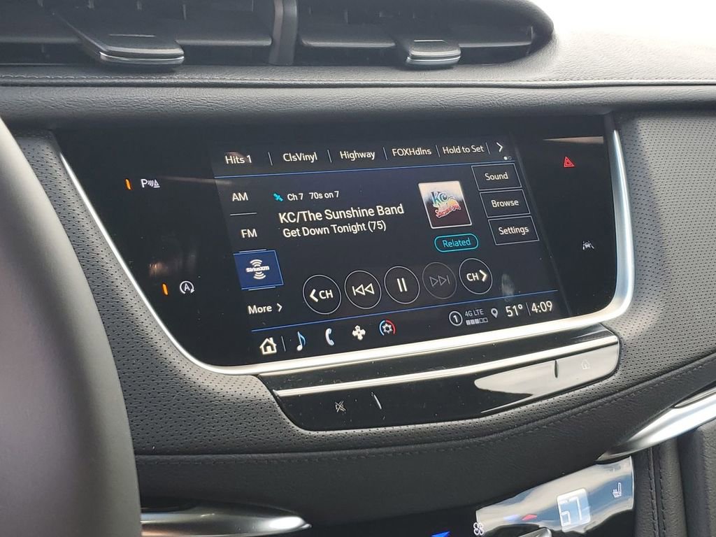 New 2025 Cadillac XT6 Luxury image 13