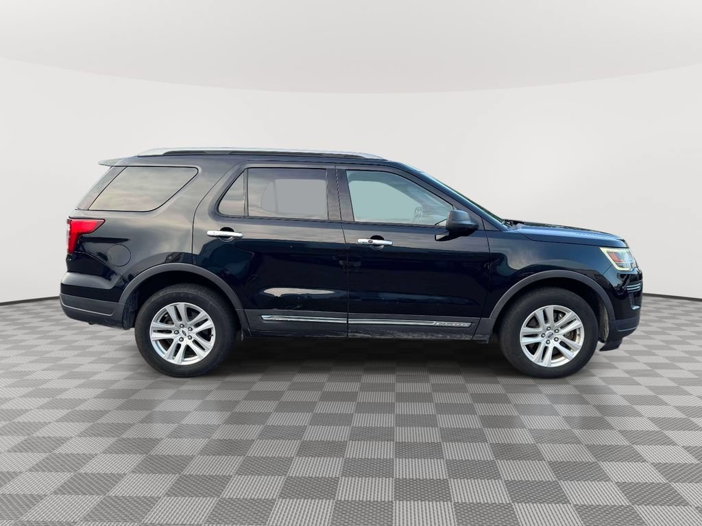 Used 2018 Ford Explorer XLT AWD/4WD image 8