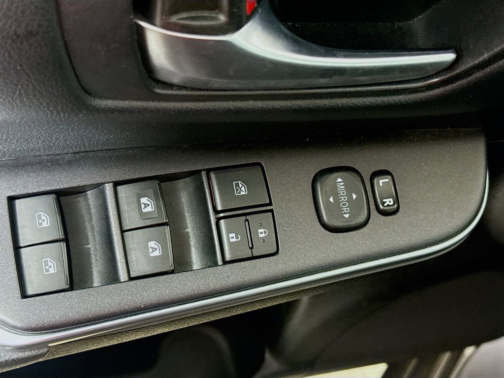Used 2015 Toyota Camry SE FWD image 17