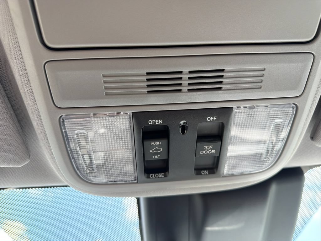 Used 2018 Honda Odyssey EX-L image 31