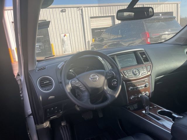 Used 2020 Nissan Pathfinder Platinum image 8