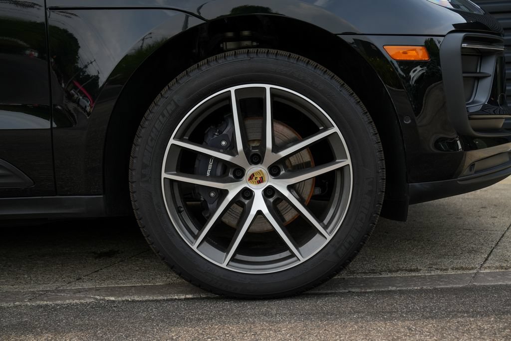 Certified 2026 Porsche Macan AWD/4WD image 38