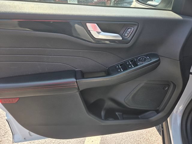 Used 2025 Ford Escape ST-Line Select AWD/4WD image 9