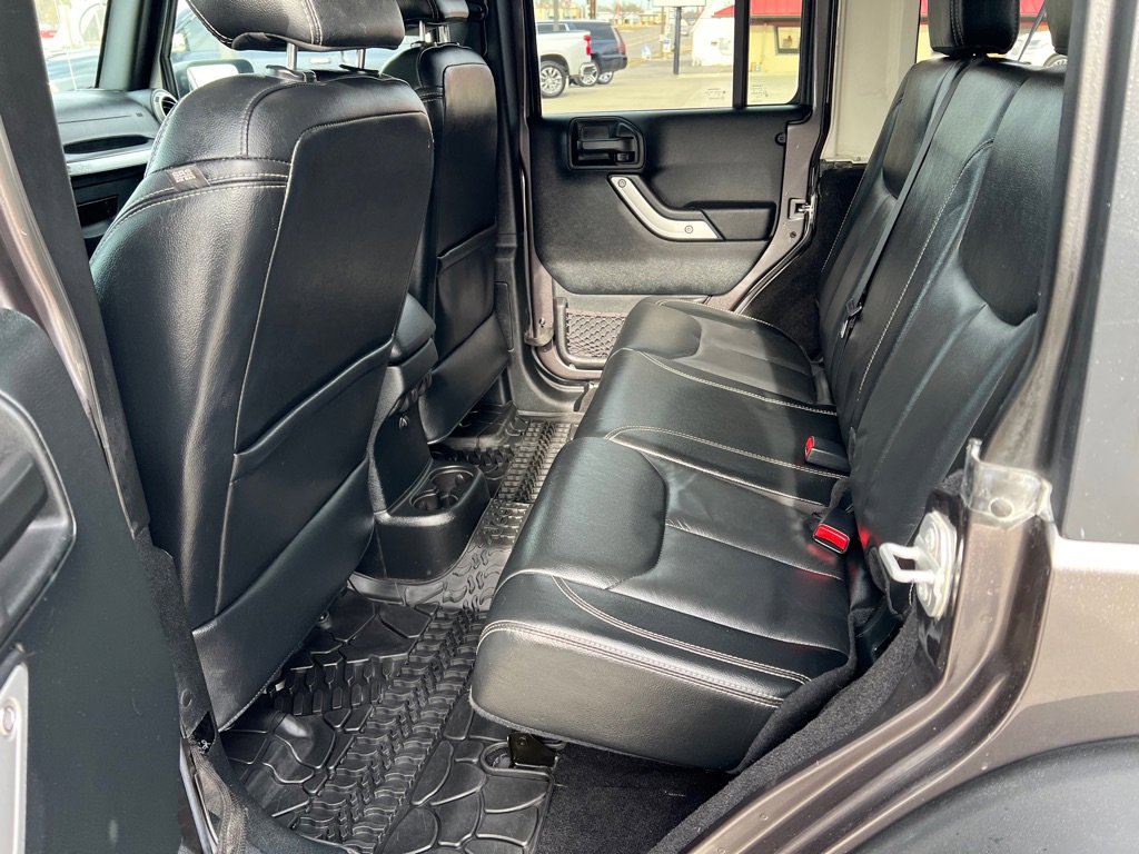Used 2016 Jeep Wrangler Unlimited Rubicon w/ Connectivity Group image 19
