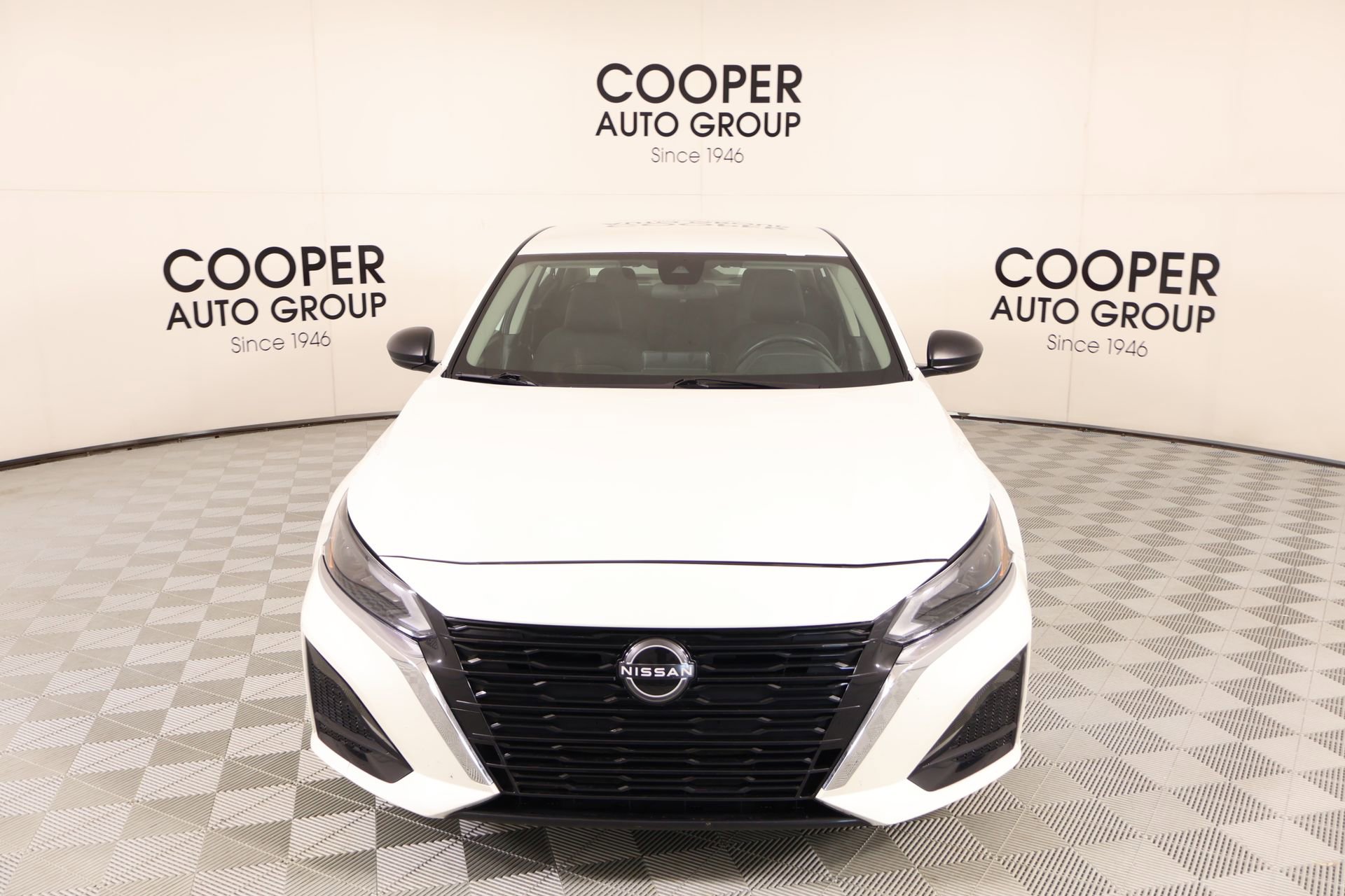 Used 2024 Nissan Altima 2.5 SV FWD image 8