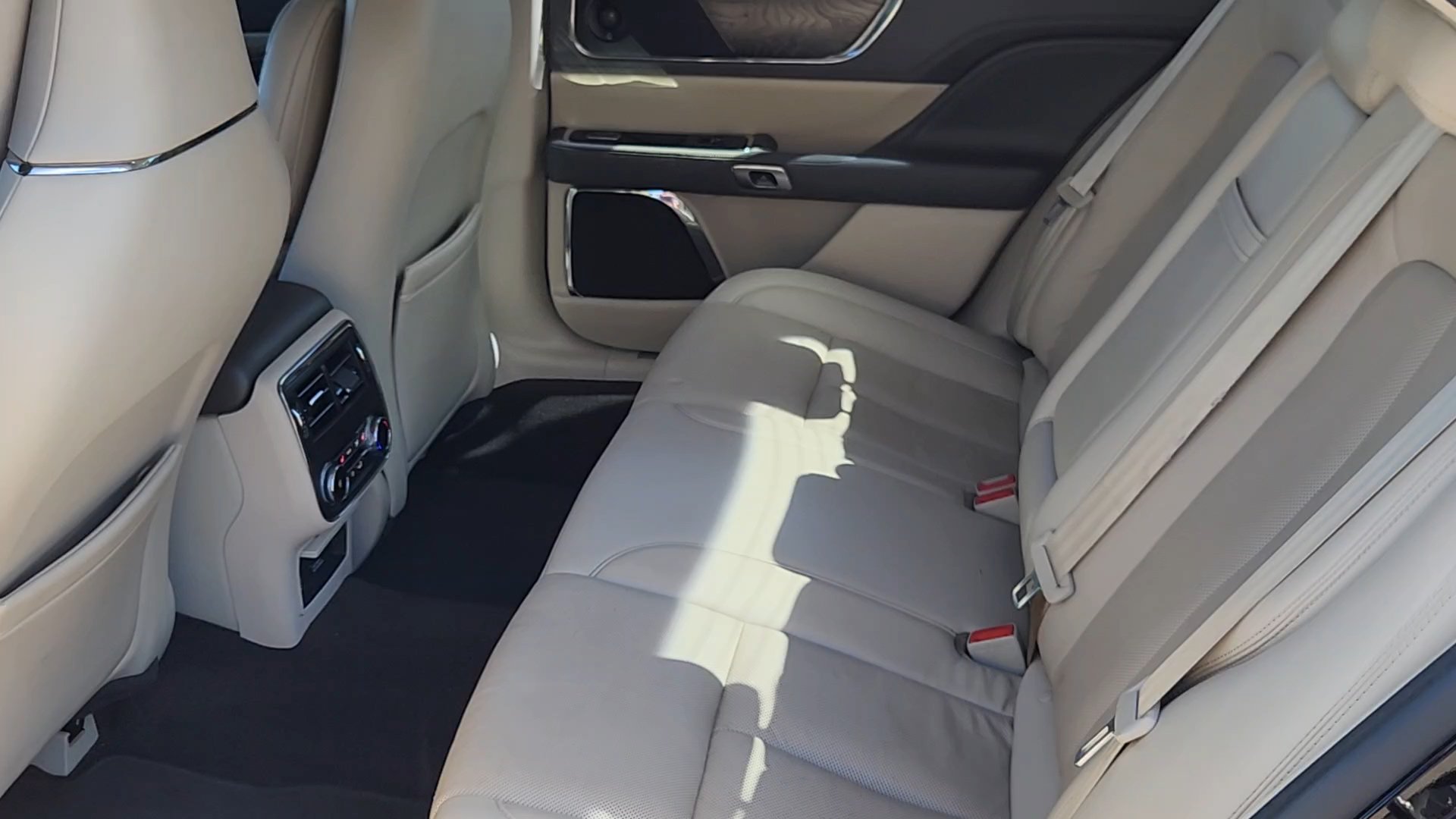 Used 2018 Lincoln Continental Reserve AWD/4WD image 30