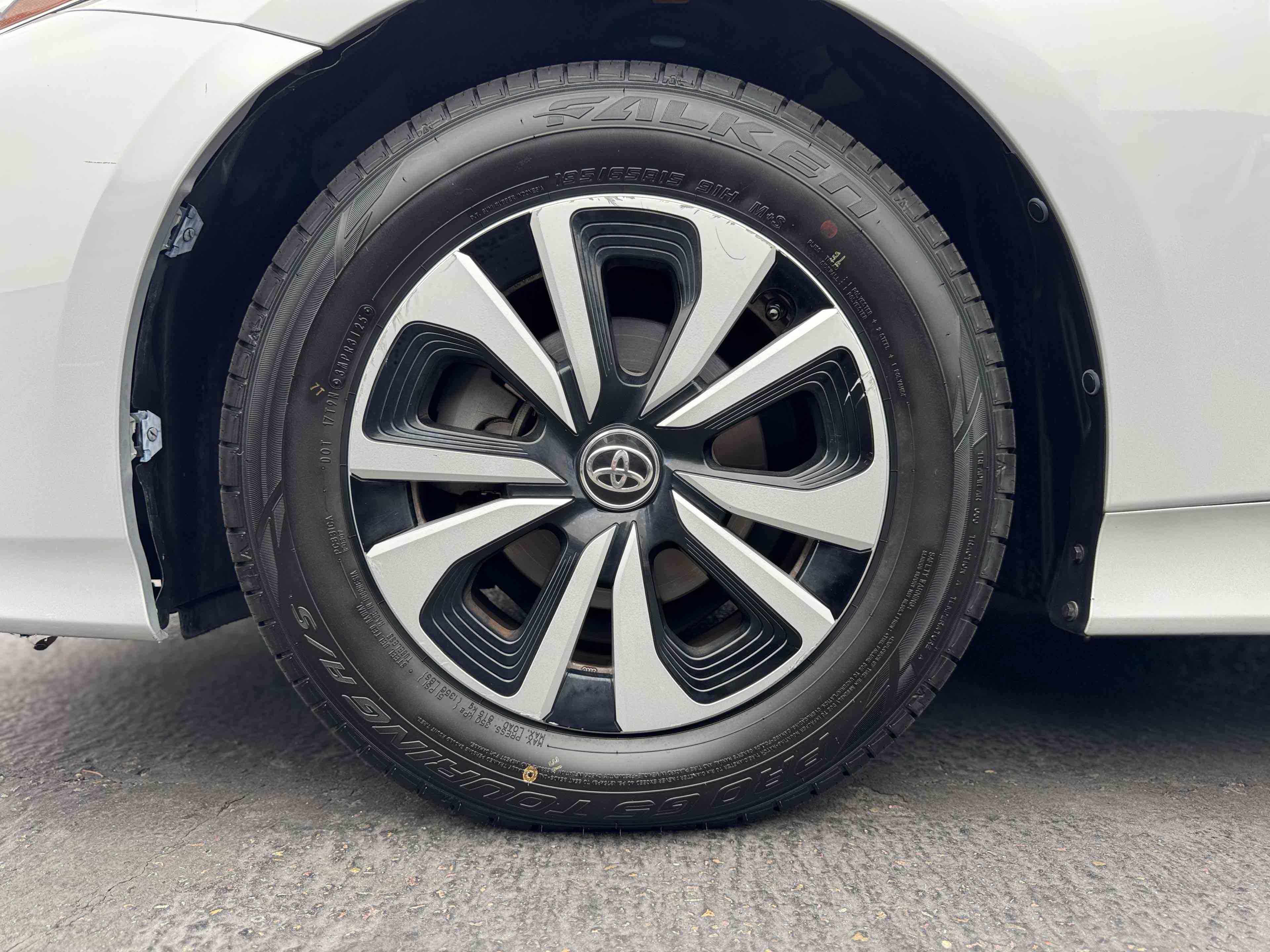 Used 2017 Toyota Prius Prime Premium w/ Carpet Mat Package image 38