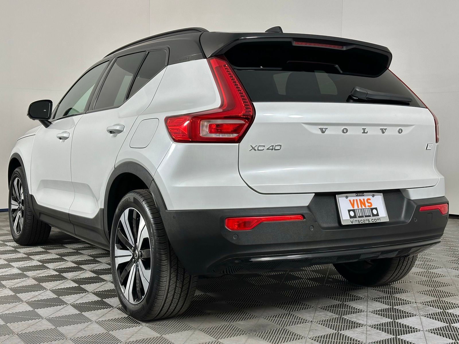 Used 2023 Volvo XC40 Recharge Plus image 37