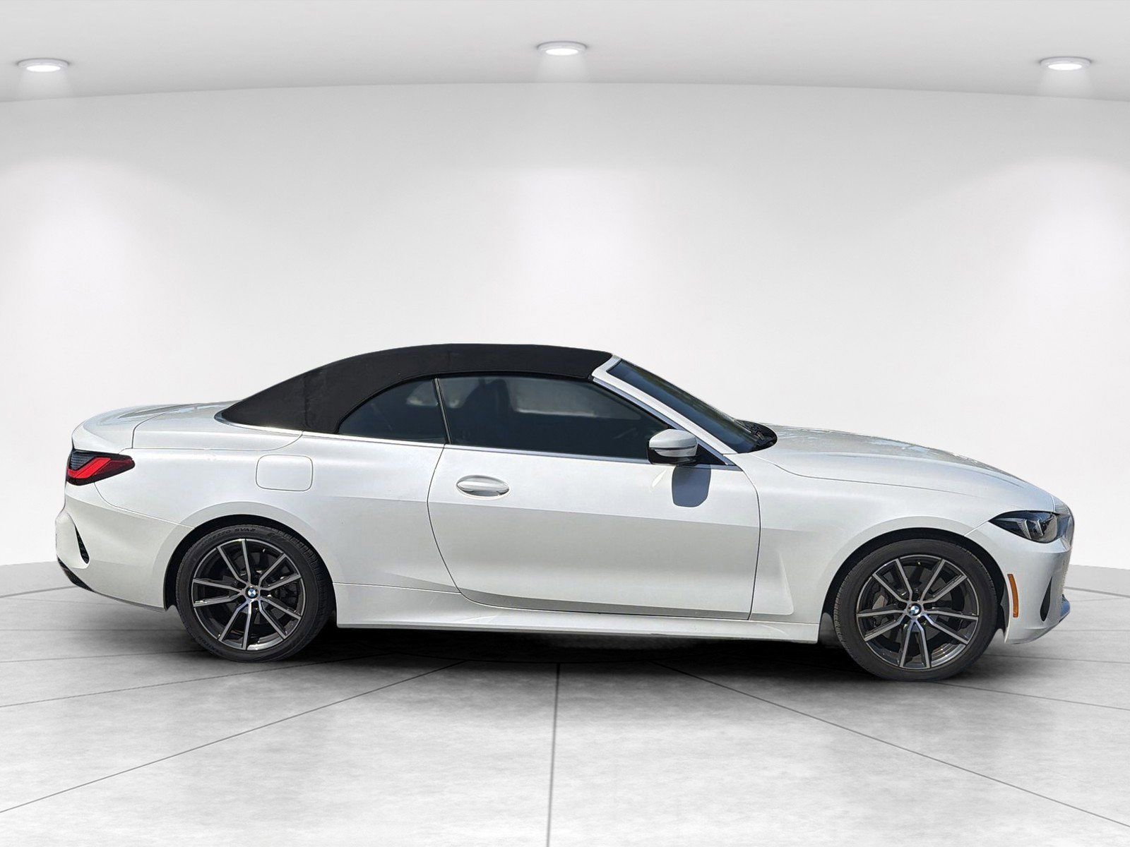 Certified 2025 BMW 430i Convertible w/ Premium Package RWD image 3