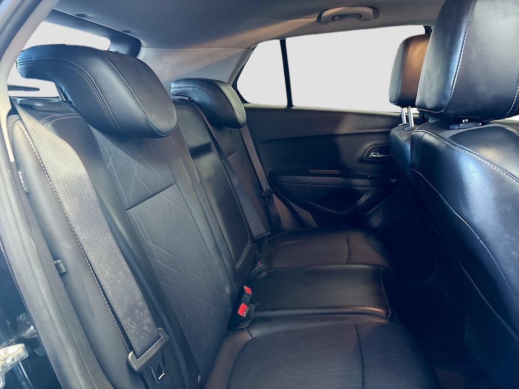 Used 2020 Chevrolet Trax LT w/ LT Convenience Package AWD/4WD image 24