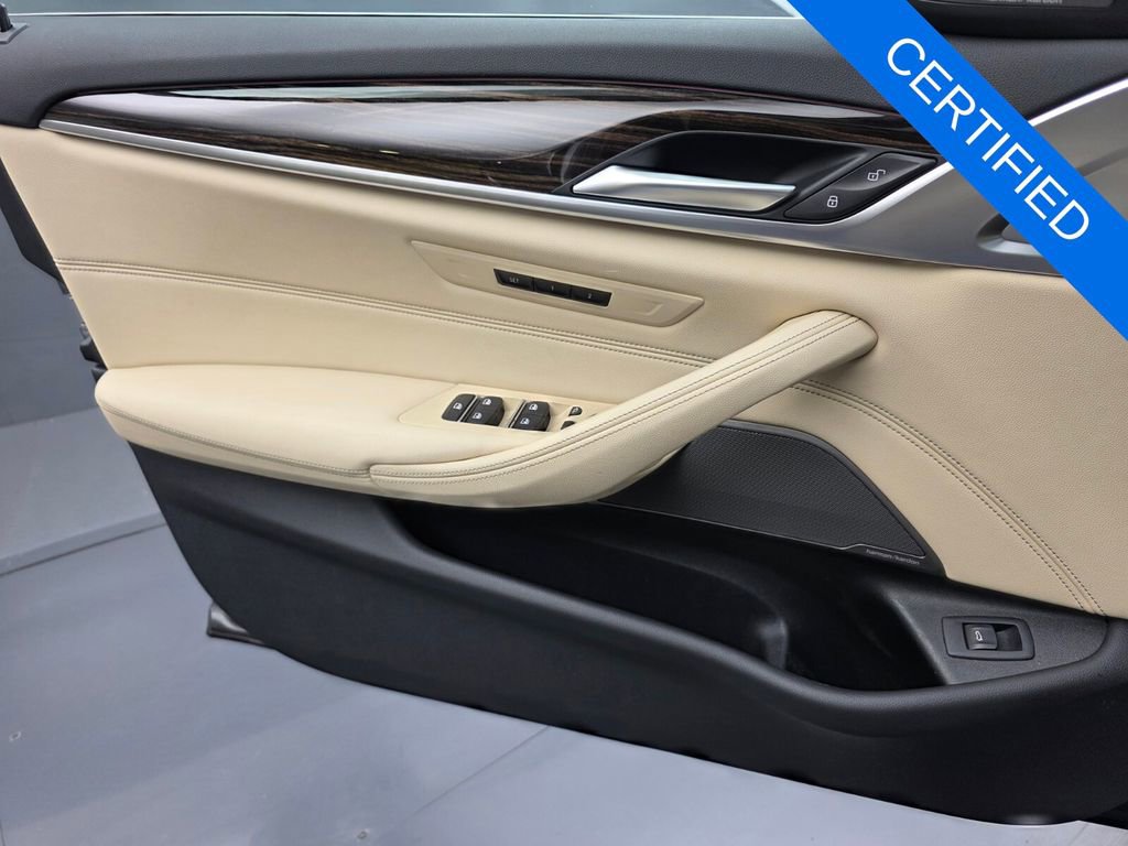 Used 2023 BMW 530i w/ Premium Package image 27