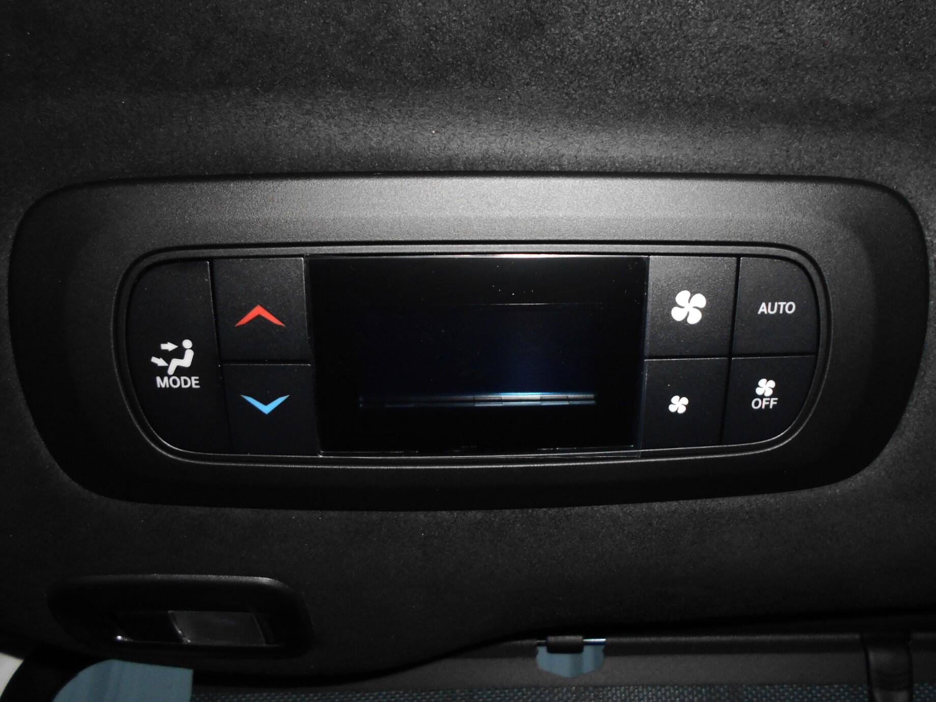 New 2027 Chrysler Pacifica Pinnacle w/ Theater Group FWD image 24