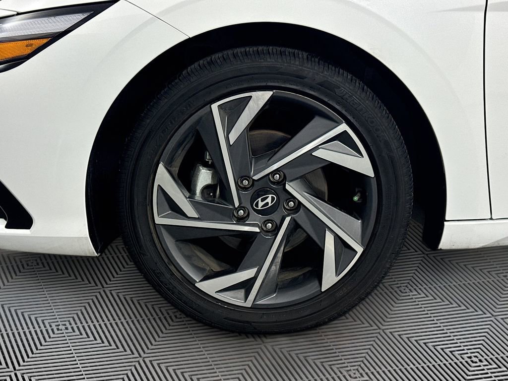 Certified 2025 Hyundai Elantra Limited image 33