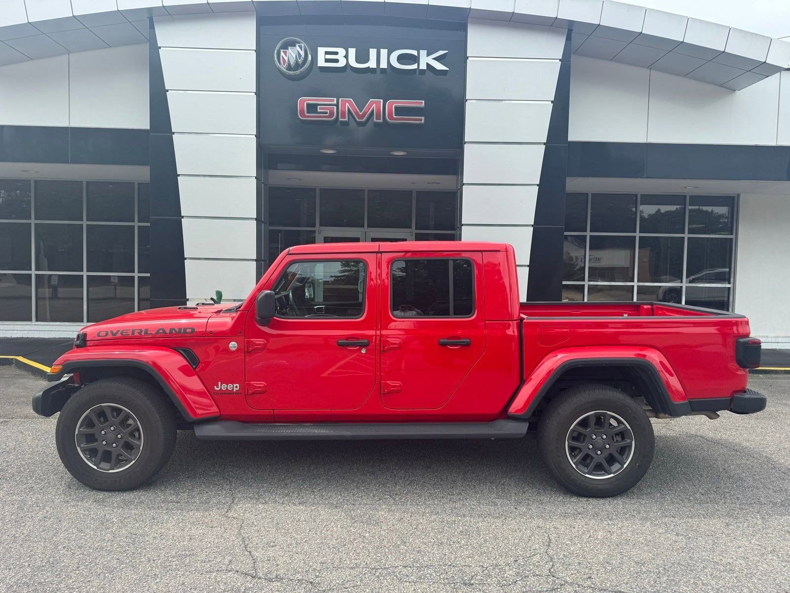Used 2022 Jeep Gladiator Overland w/ Popular Equipment Package AWD/4WD image 2