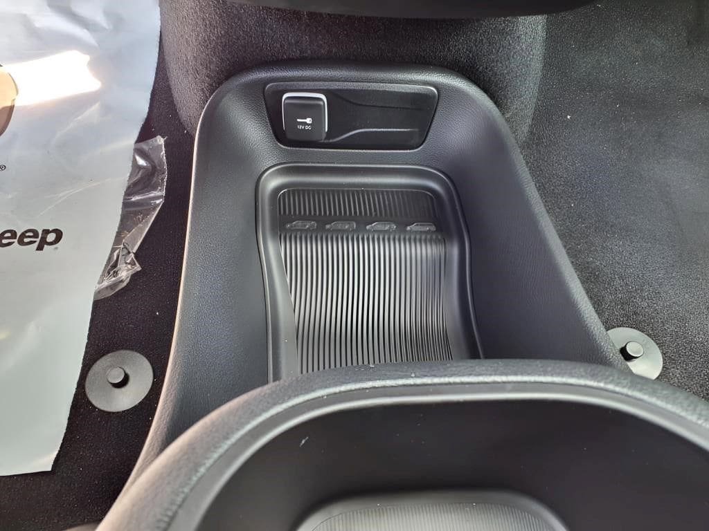 New 2025 Chrysler Pacifica Select FWD image 13