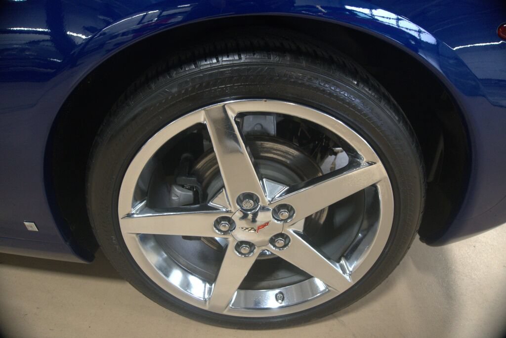 Used 2007 Chevrolet Corvette Coupe w/ Preferred Equipment Group RWD image 32
