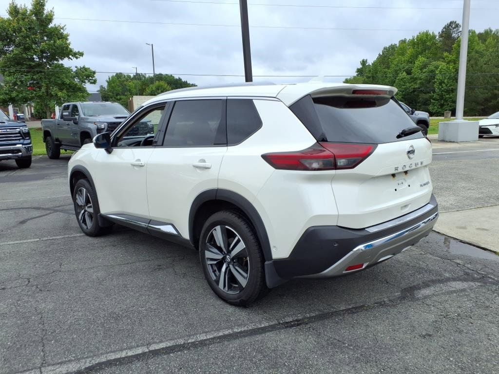Used 2021 Nissan Rogue Platinum image 3