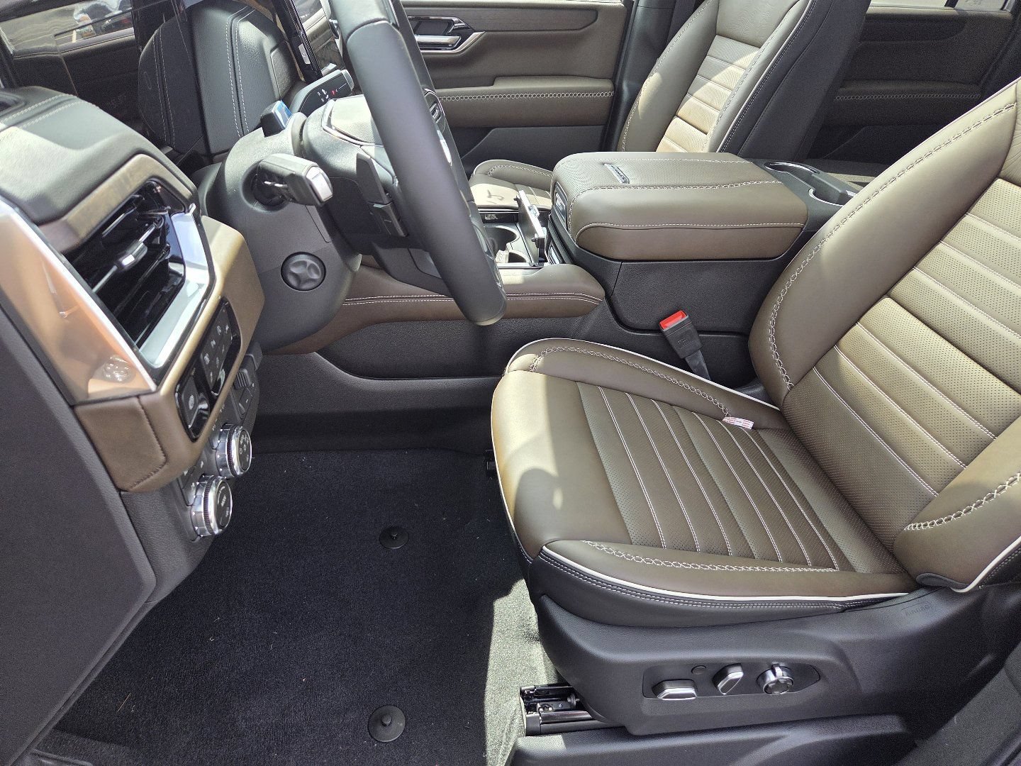 New 2026 GMC Yukon XL Denali Ultimate AWD/4WD image 32