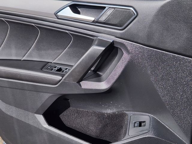 Used 2022 Volkswagen Tiguan SE image 11
