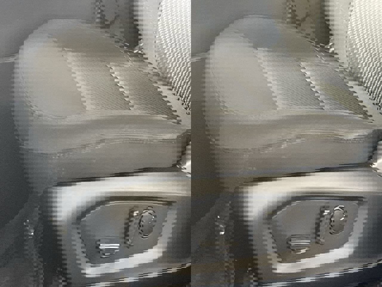 Used 2022 Ford Explorer XLT image 18