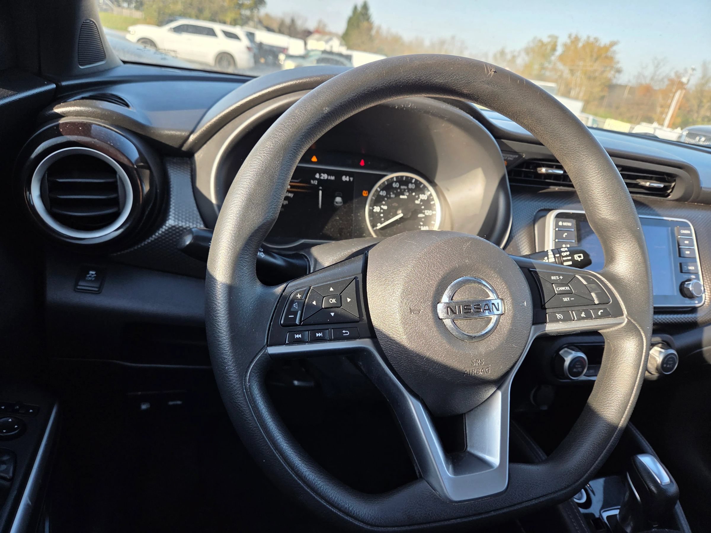 Used 2019 Nissan Kicks SV FWD image 8