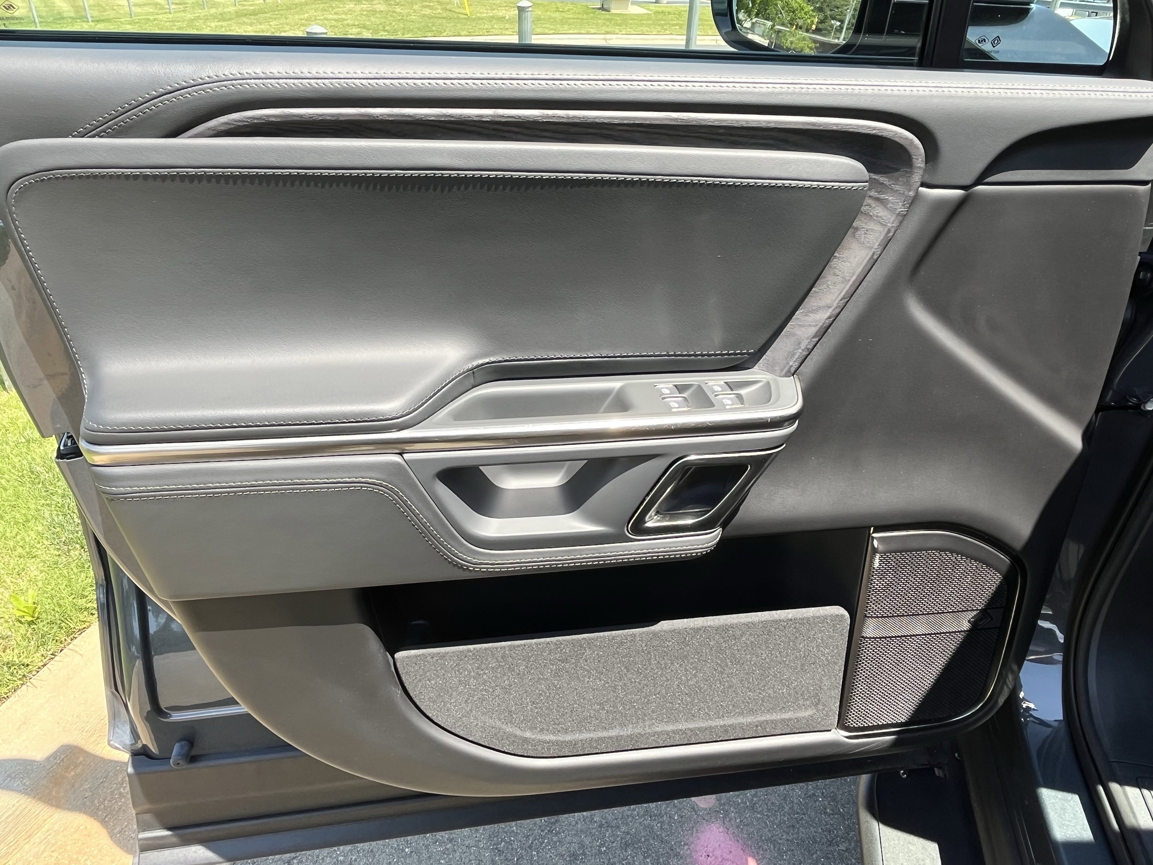 Used 2024 Rivian R1S Adventure AWD/4WD image 14