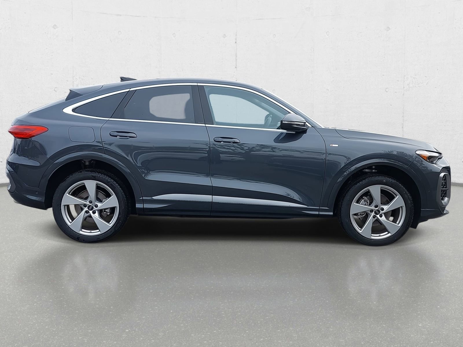 New 2025 Audi Q5 Premium Plus image 4