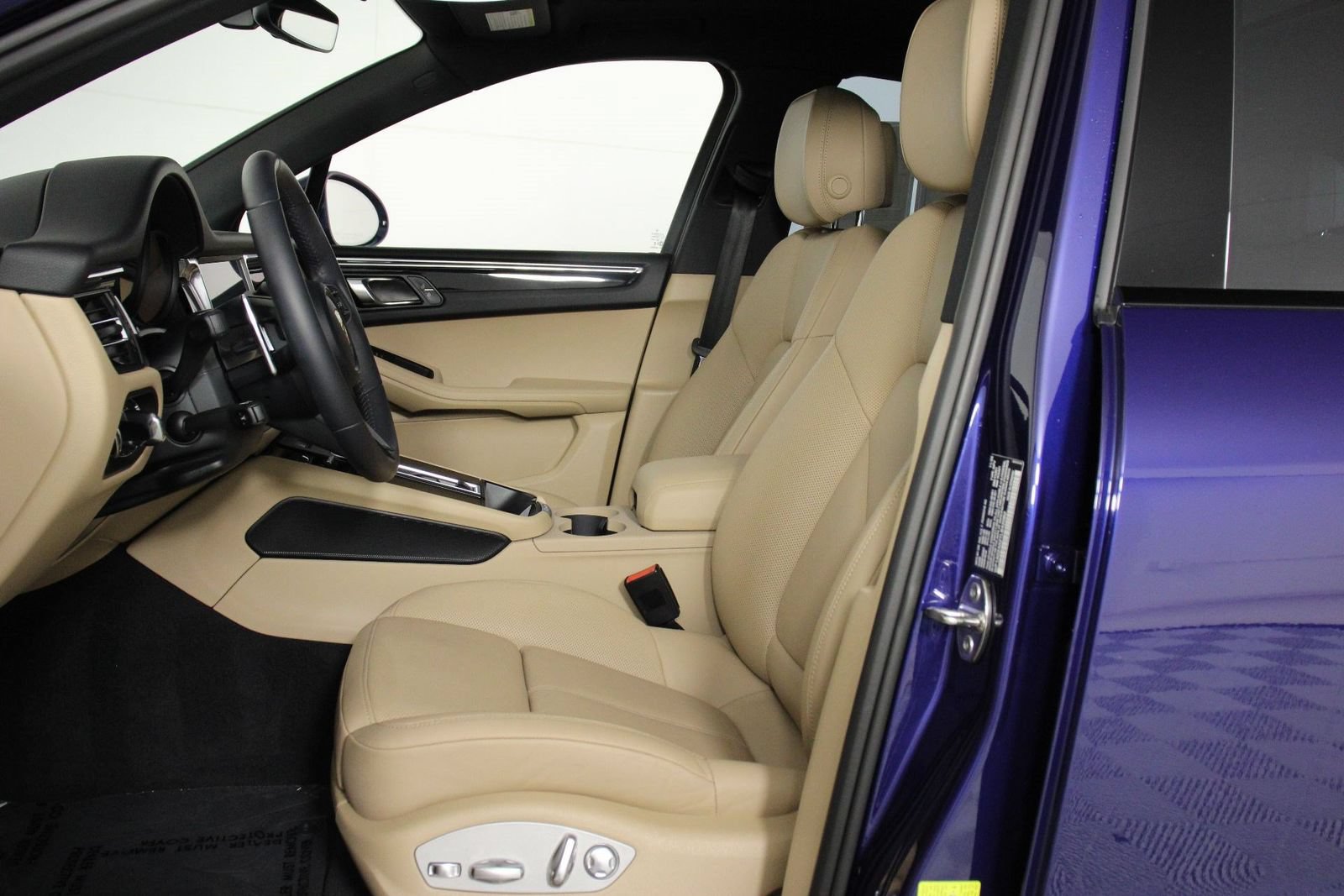 Certified 2026 Porsche Macan S AWD/4WD image 5