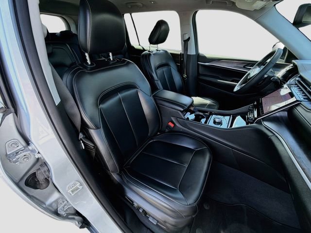 Used 2023 Jeep Grand Cherokee L Limited w/ Black Appearance Package RWD image 31