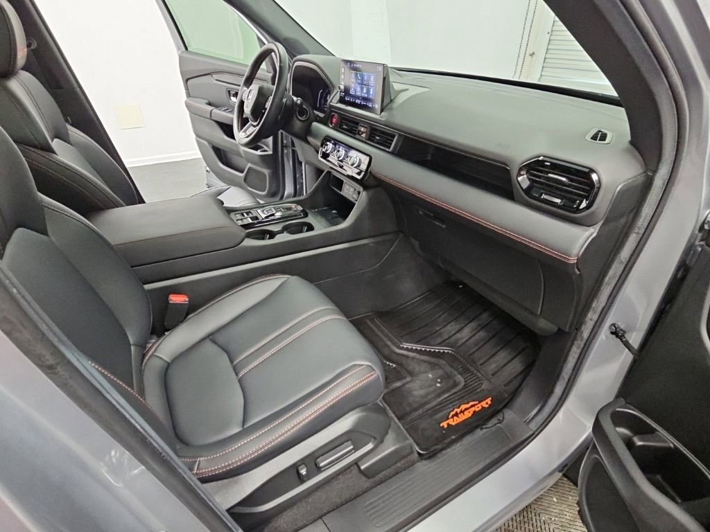 Used 2025 Honda Pilot TrailSport image 37