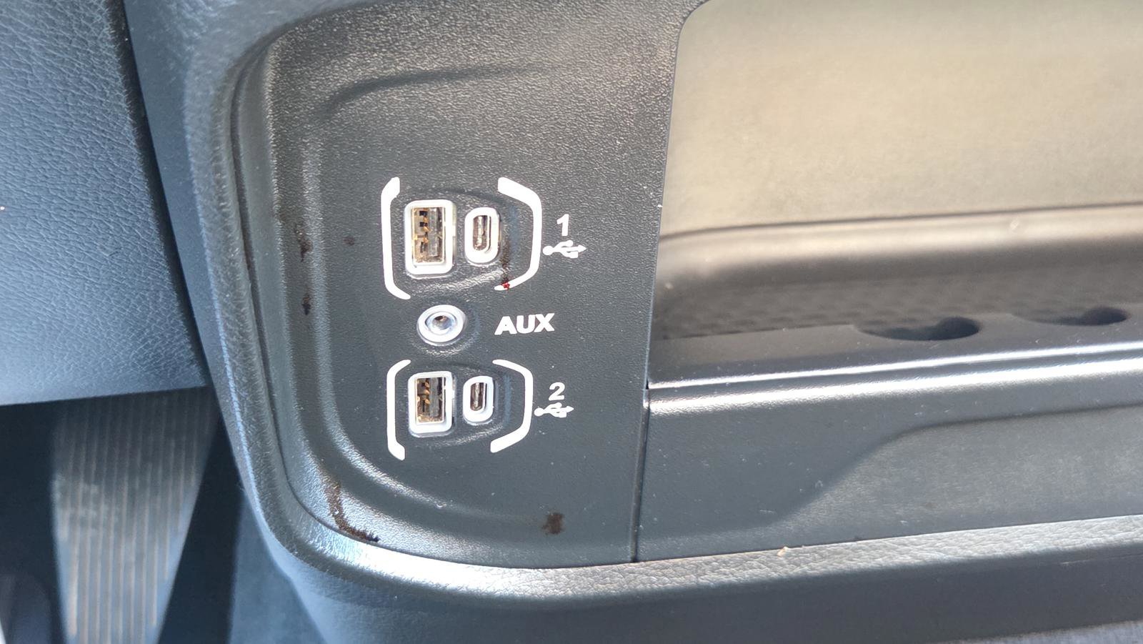 Used 2024 RAM 3500 Tradesman w/ Chrome Appearance Group image 33