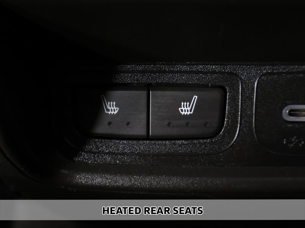 Used 2023 Cadillac XT4 Luxury w/ Cold Weather Package image 7