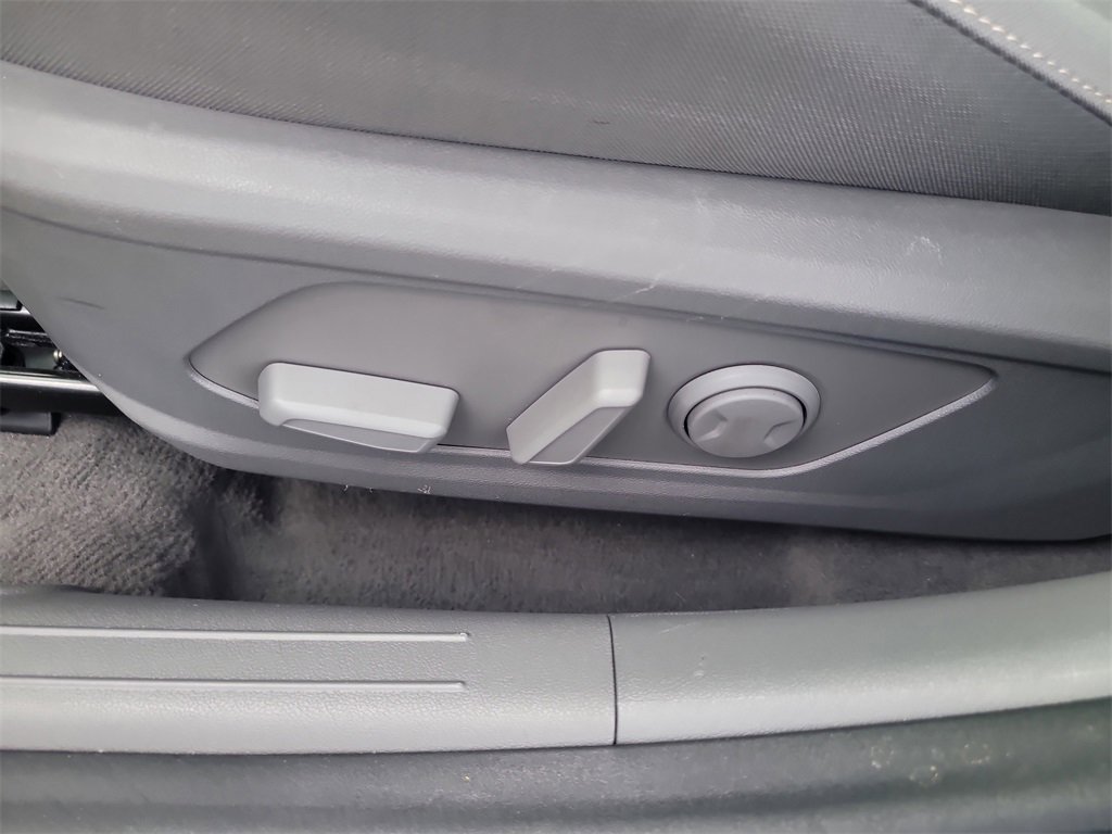 Used 2022 Hyundai Elantra SEL w/ Convenience + Premium Package image 16