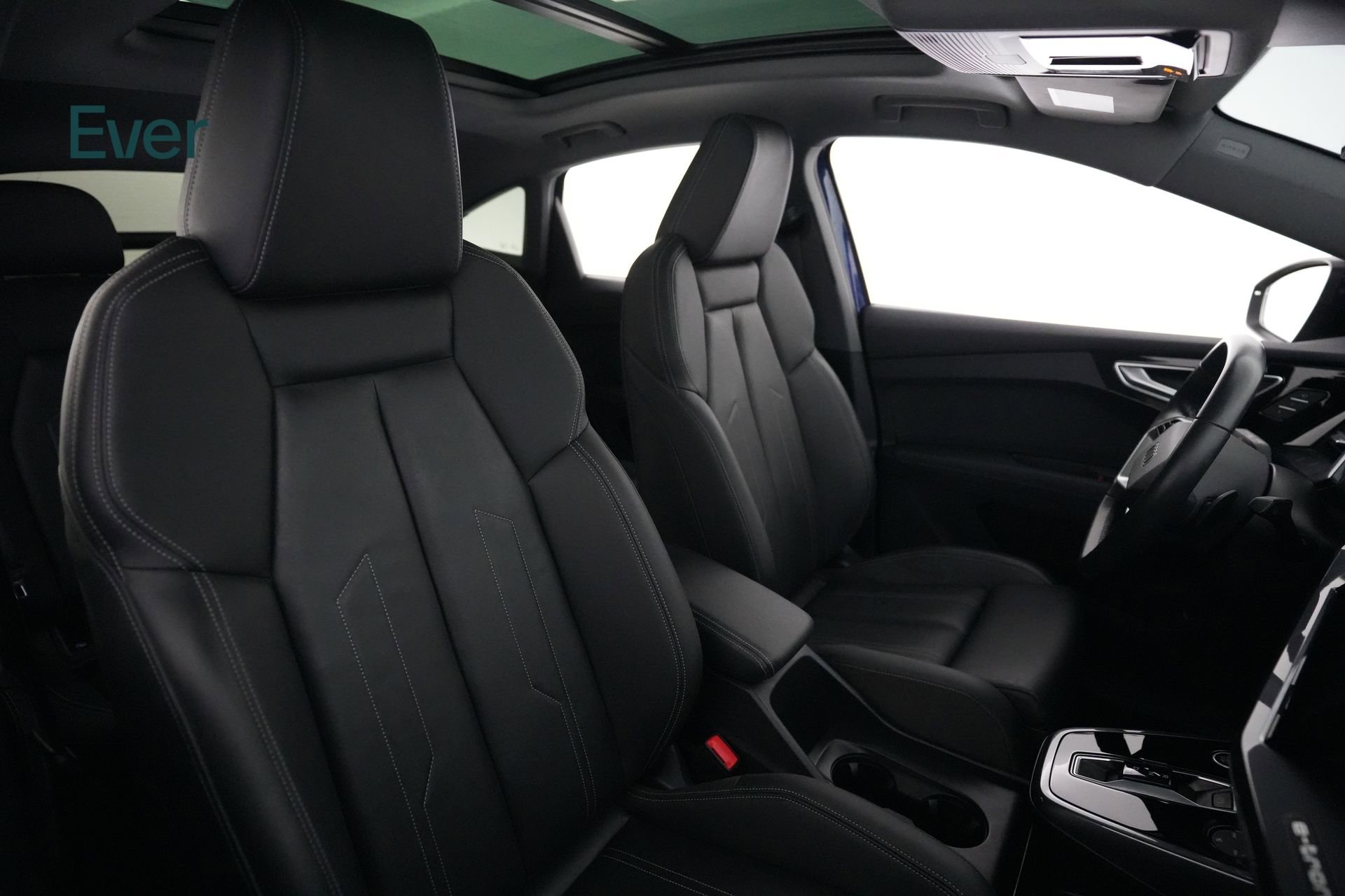 Used 2024 Audi Q4 e-tron Prestige image 23