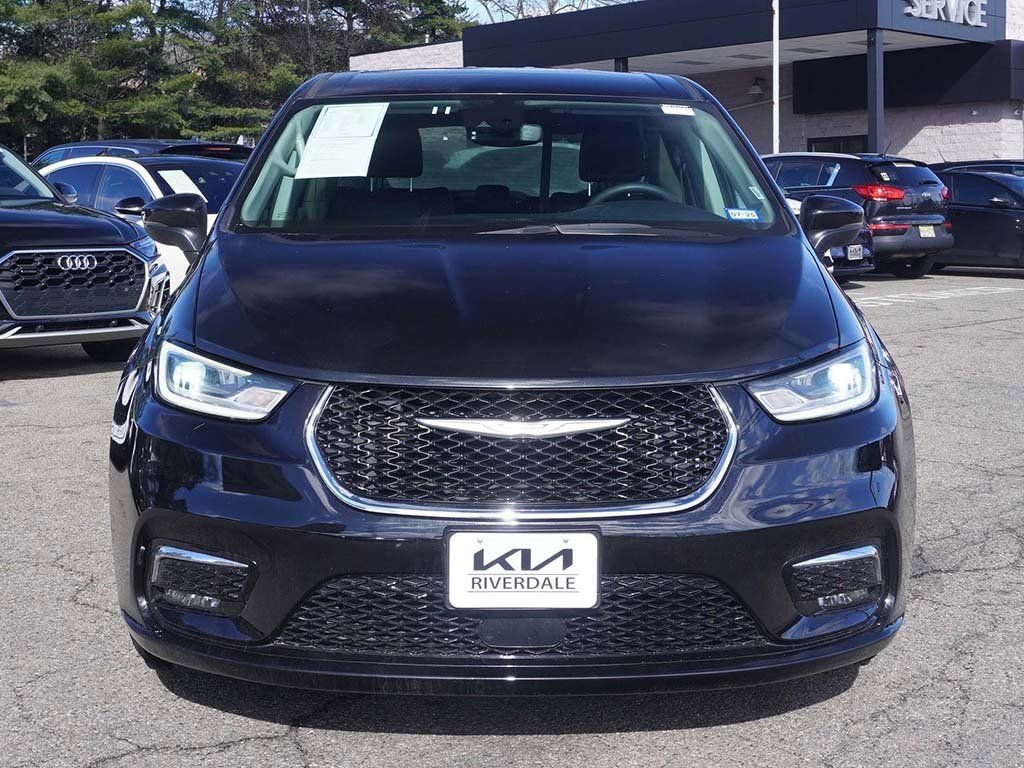 Used 2023 Chrysler Pacifica Touring-L image 13