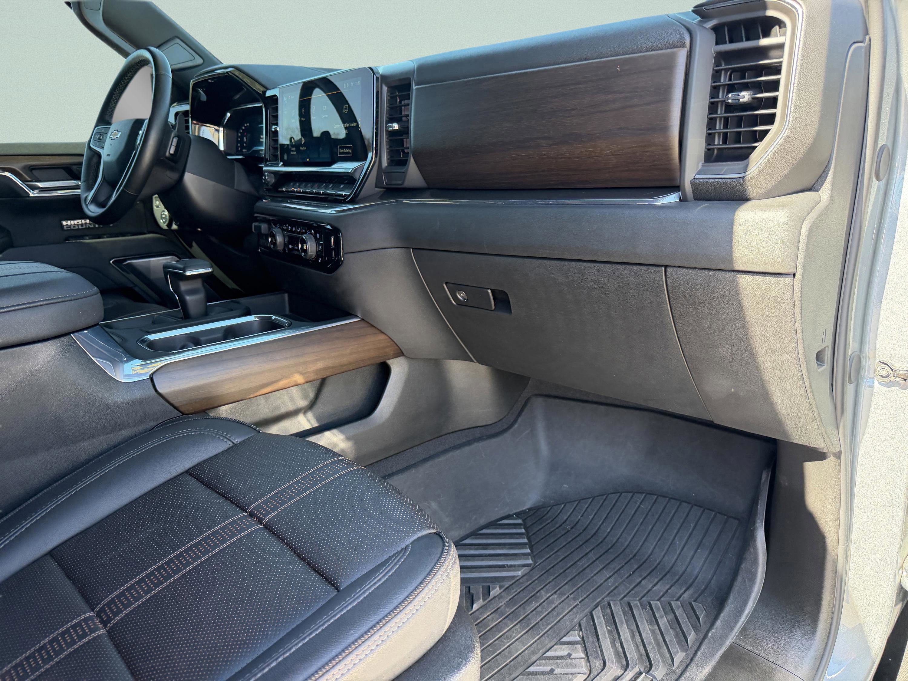 Used 2024 Chevrolet Silverado 1500 High Country w/ Technology Package AWD/4WD image 37