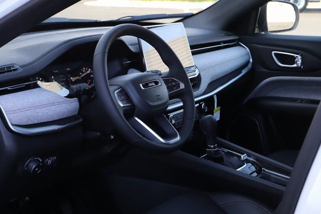 New 2024 Jeep Compass Latitude w/ Sun and Sound Group AWD/4WD image 10