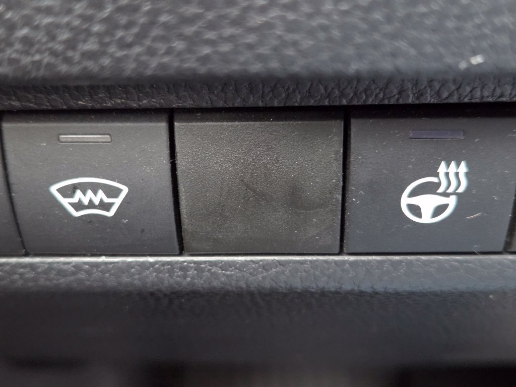 Used 2023 Toyota RAV4 XLE Premium AWD/4WD image 18