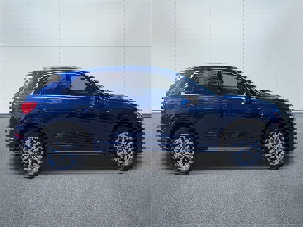 New 2025 Audi Q3 2.0T Premium image 2