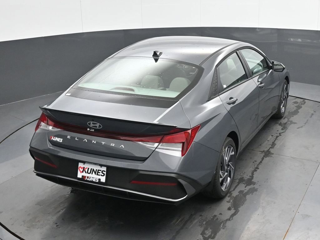 New 2025 Hyundai Elantra Sport image 36